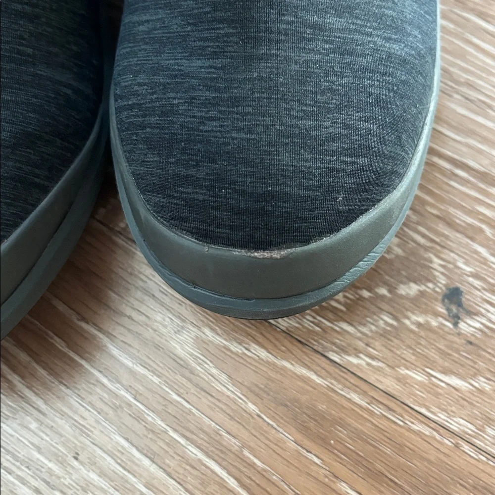 Women’s Bogs Charlie mid boot, size 8, black/gray, waterproof & fleece lined